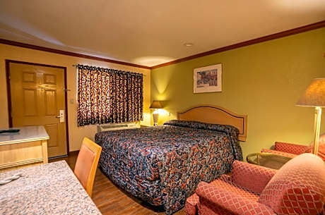 Deluxe King Bed Smoking