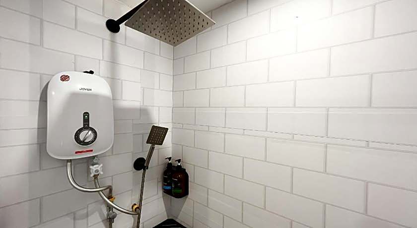 Apple 1 Hotel Gurney