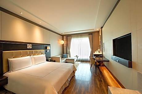 Deluxe King Room Bed with 15% discount on food, beverages, laundry and spa