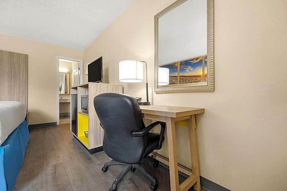 Days Inn by Wyndham Fort Wayne