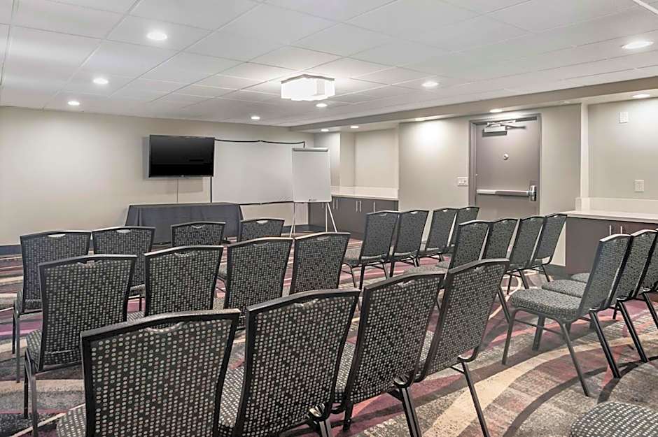 Best Western Plus Commerce Hotel