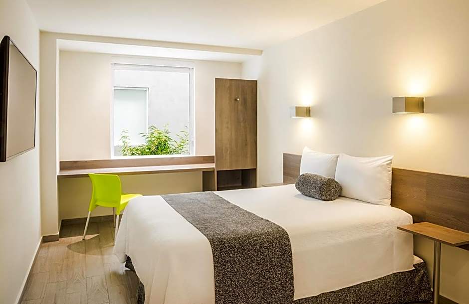 One Ciudad de Mexico La Raza