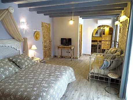 Deluxe Suite with Pool View