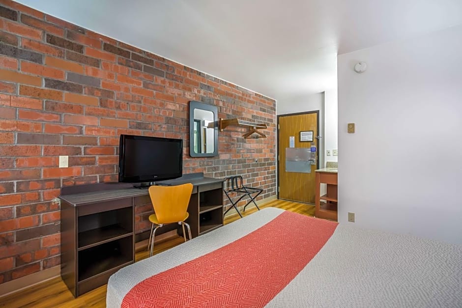 Motel 6-Madison, WI - East