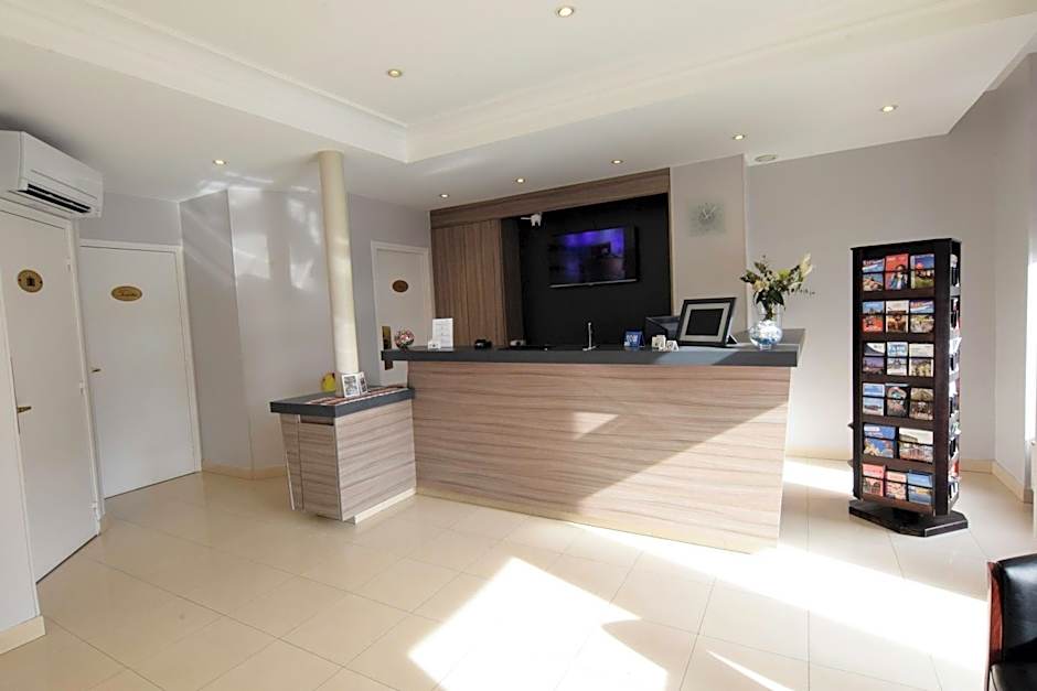 Alyss Saphir Cambronne Eiffel