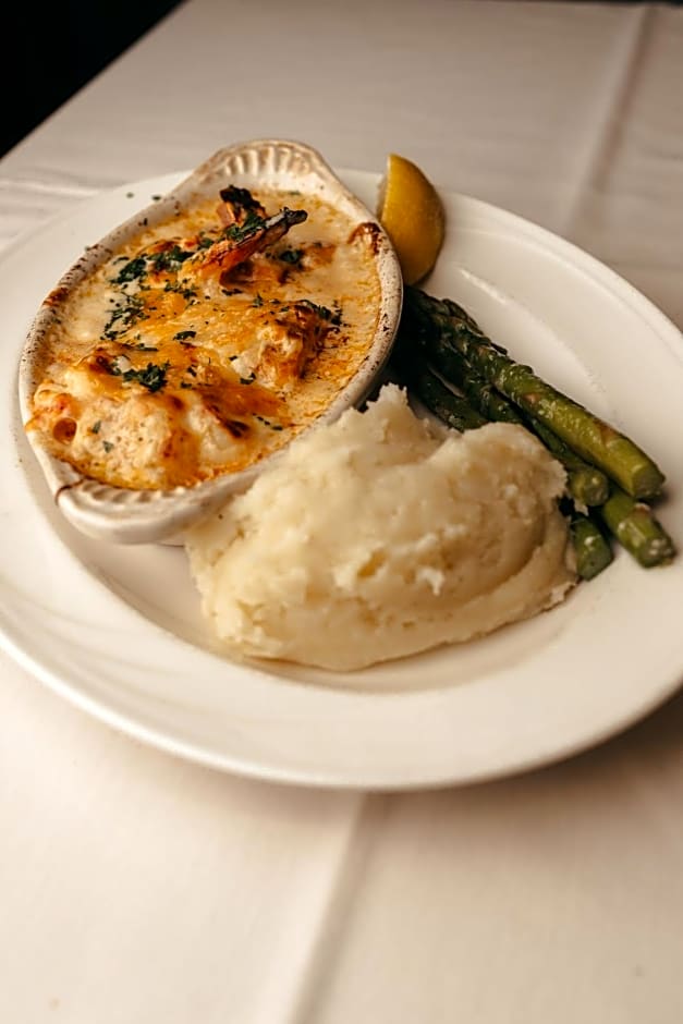 Stonehurst Manor Including Breakfast and Dinner
