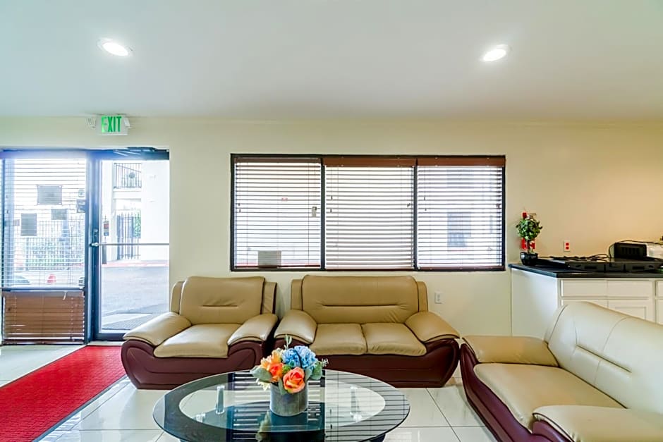 OYO Hotel Houston N Fm-1960 Champions TX