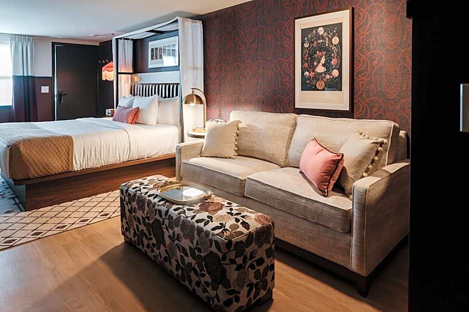 UNCOMMONER HOTEL by Reverie Boutique Collection