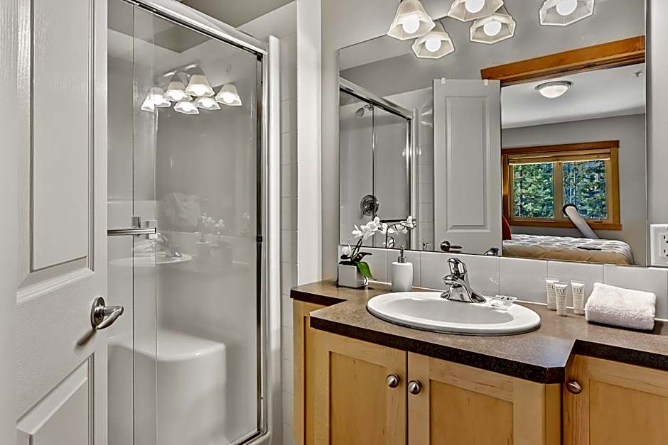 Suites with Pool & Hot tubs managed by Little Sister Getaways