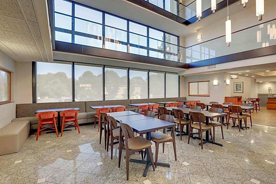 DRURY INN & SUITES CHARLOTTE UNIVERSITY PLACE