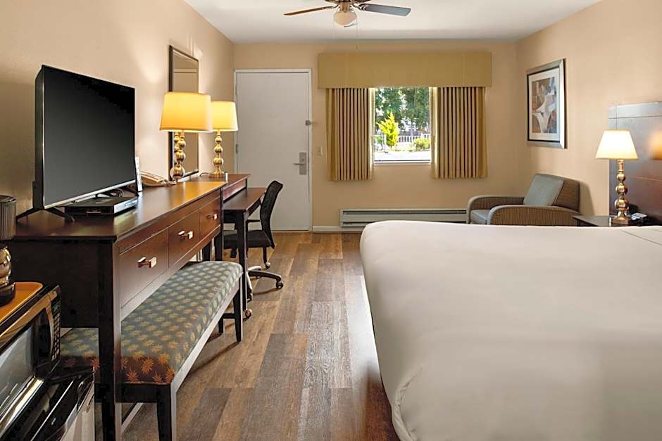 Scottish Fairway Inn