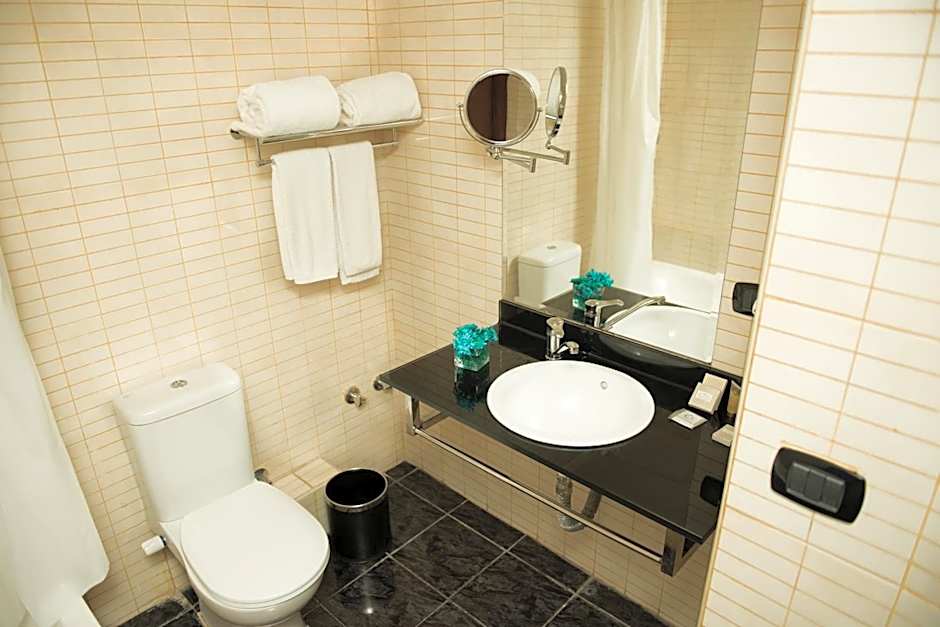 Cherry Maryski Hotel