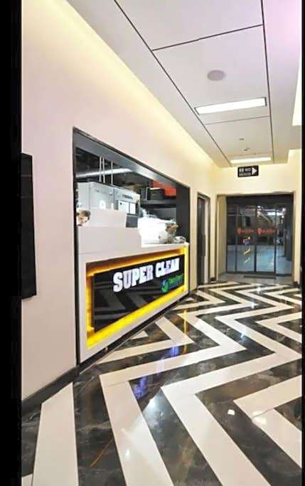 Luxury suites with gym and pool floor40