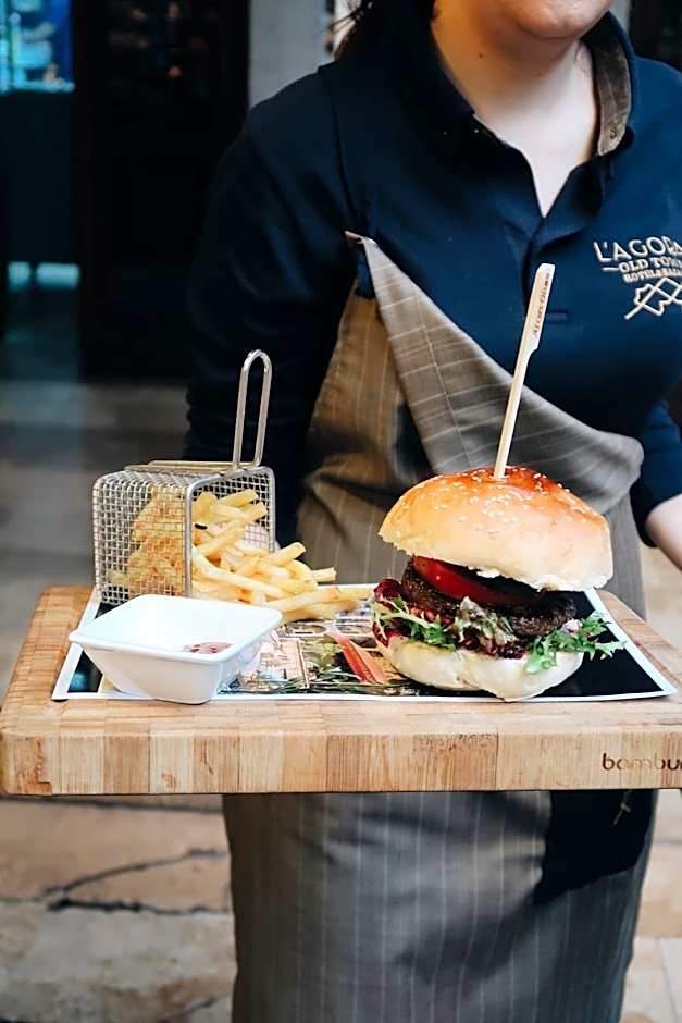 L'agora Old Town Hotel & Bazaar