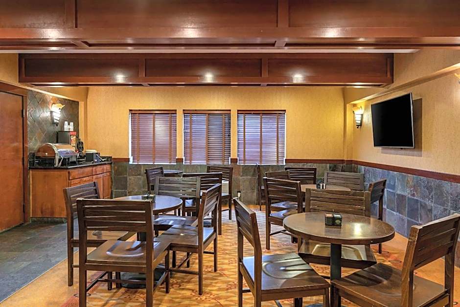 Lloyd Hotel Astoria Bayfront, an Ascend Collection Hotel