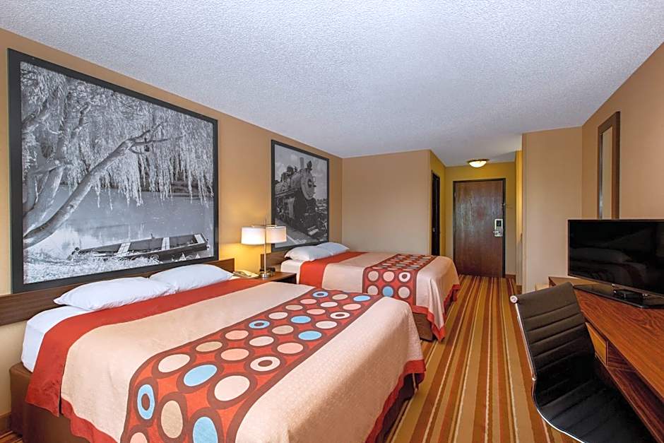 Super 8 by Wyndham Salina I-70