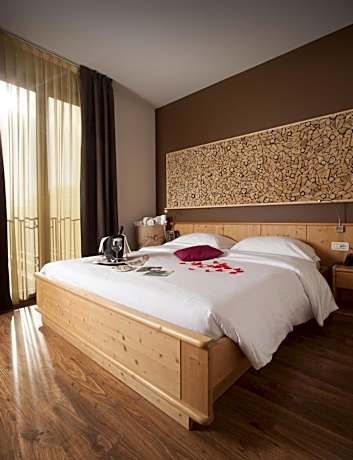 Double Room with Pool and Spa Access