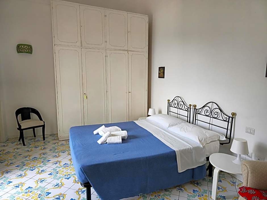 Casa Ninà- Camere con Vista Mare e Terrazza a Raito, Costiera Amalfitana