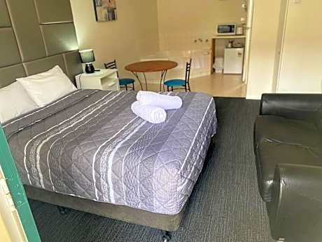 Standard Double Room with Spa Bath