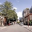 Inner-city 2 bedroom apartment - perfectly located