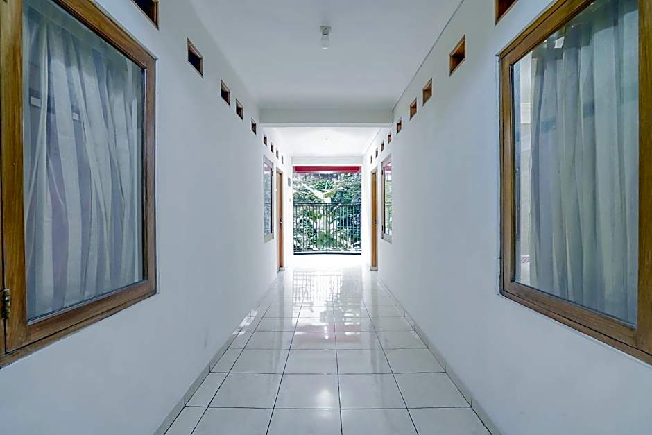 OYO Life 90035 Merci Club