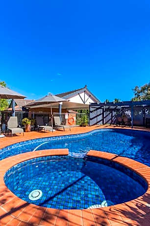 Blazing Stump Motel & Suites