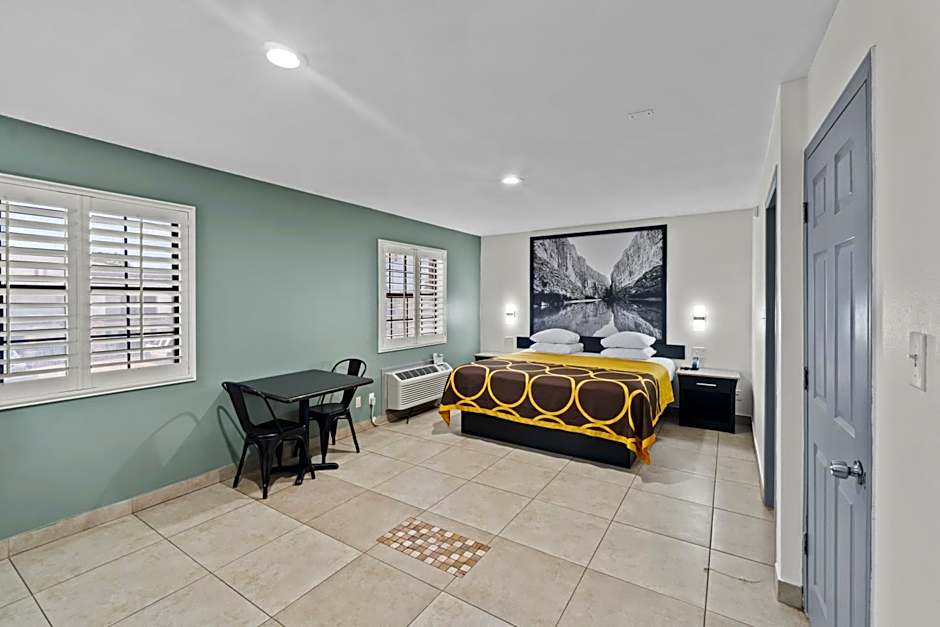 Super 8 by Wyndham McAllen/Downtown