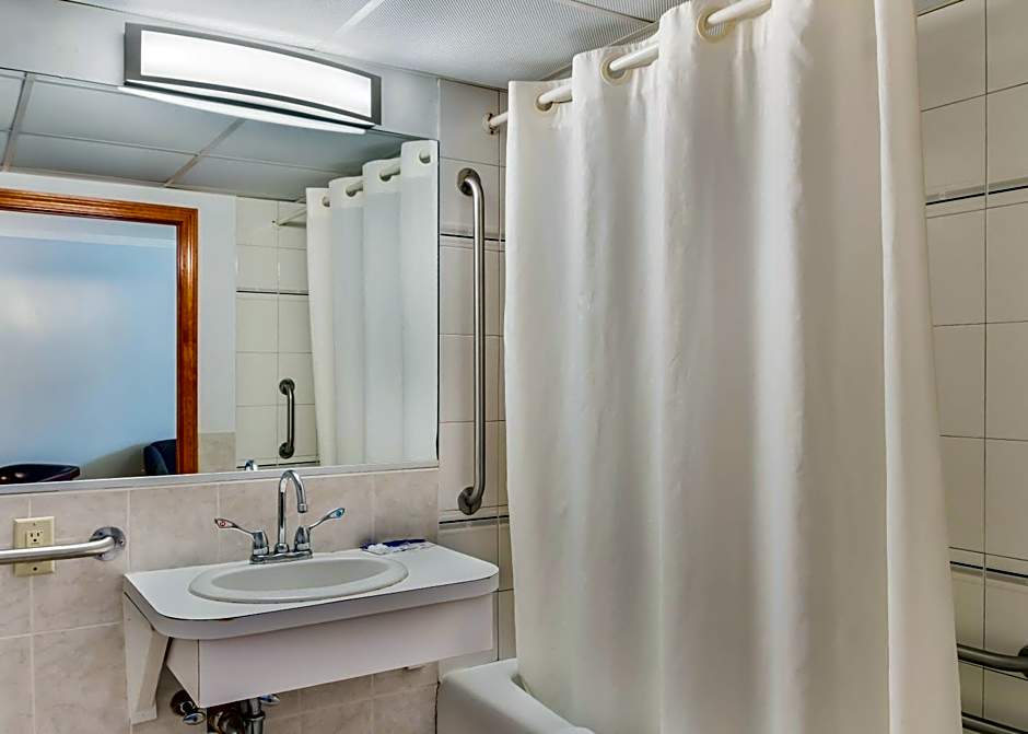 America's Best Value Inn & Suites/Hyannis