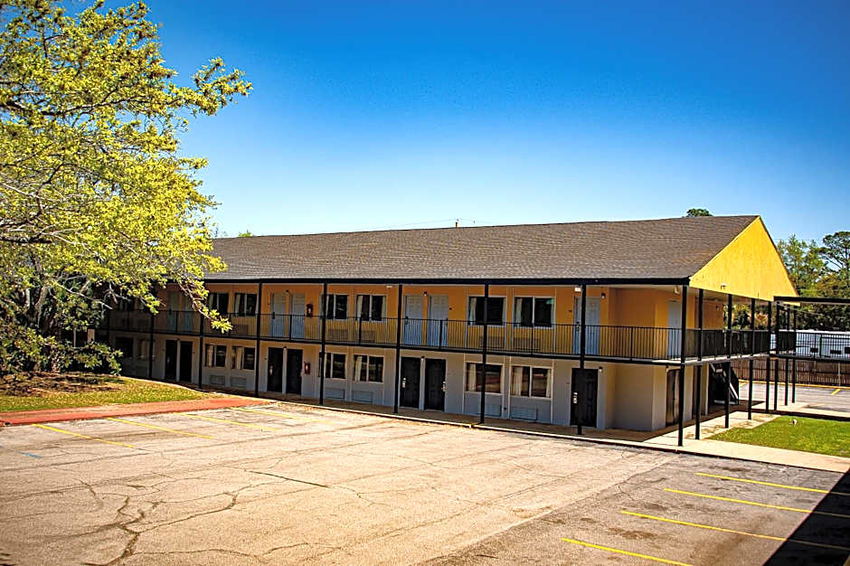 Super 8 by Wyndham Biloxi at the Beach