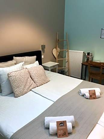 Superior Queen Room Small Window No View