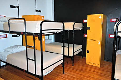 Bed in 6-Bed Mixed Dormitory Room Exterior Shared Bathroom