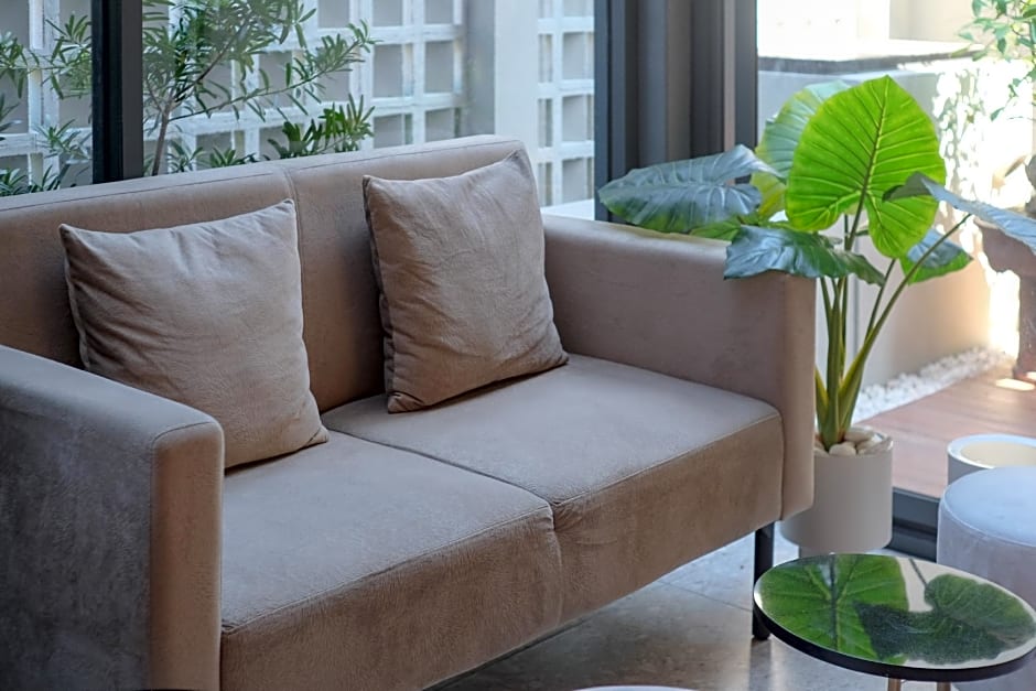 Sans Hotel RG Living Jogja by RedDoorz