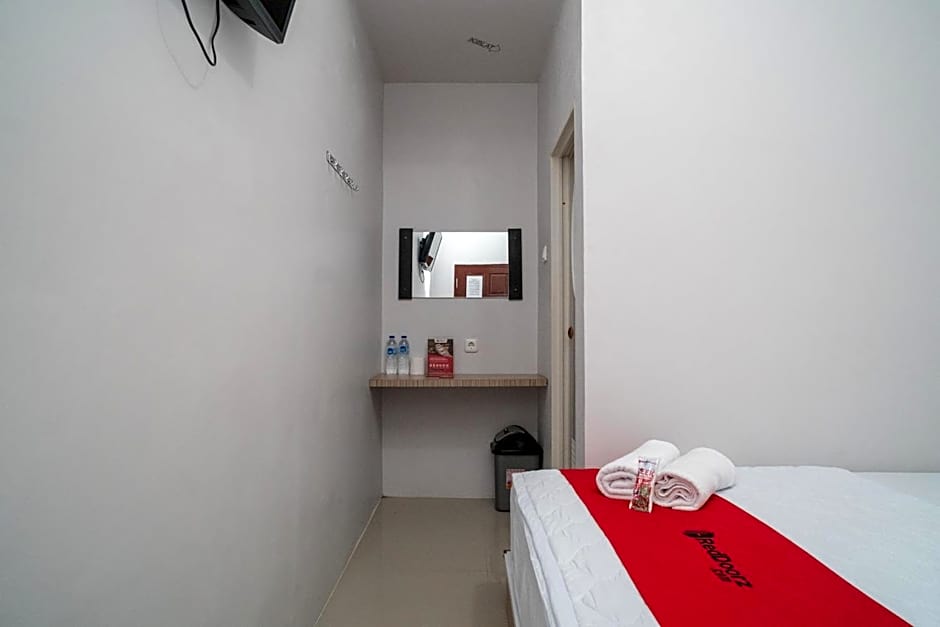 RedDoorz Syariah near Jalan Ahmad Yani Banjarmasin 3