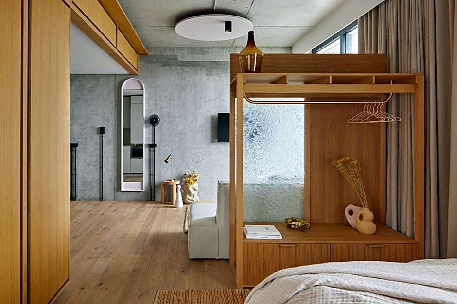 Locke at East Side Gallery