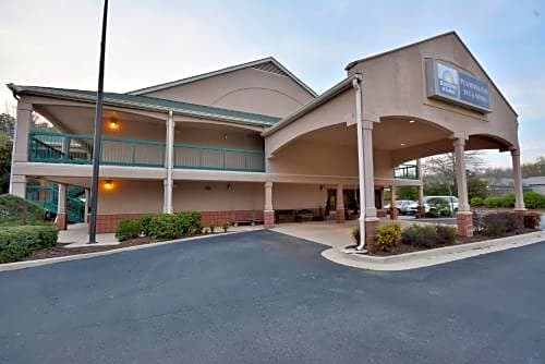 Days Inn & Suites by Wyndham Peachtree City