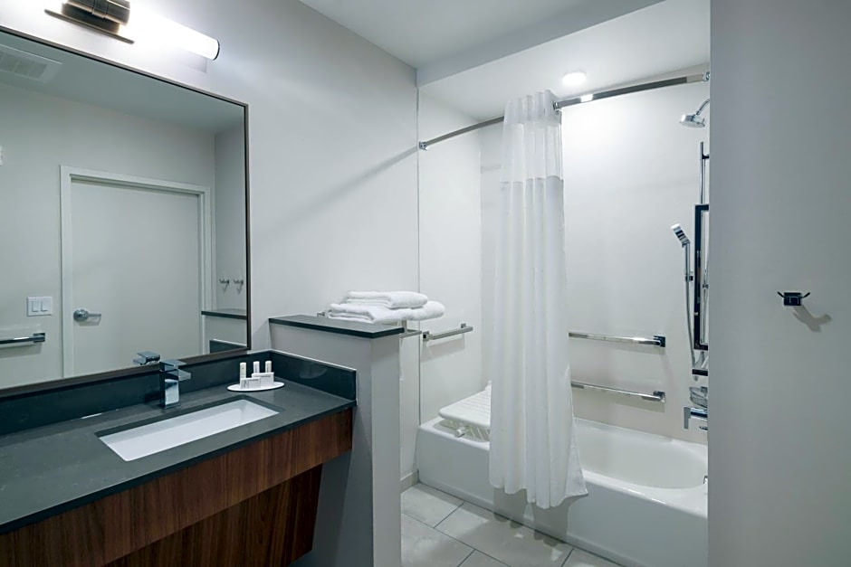 Fairfield Inn & Suites by Marriott Savannah I-95 North
