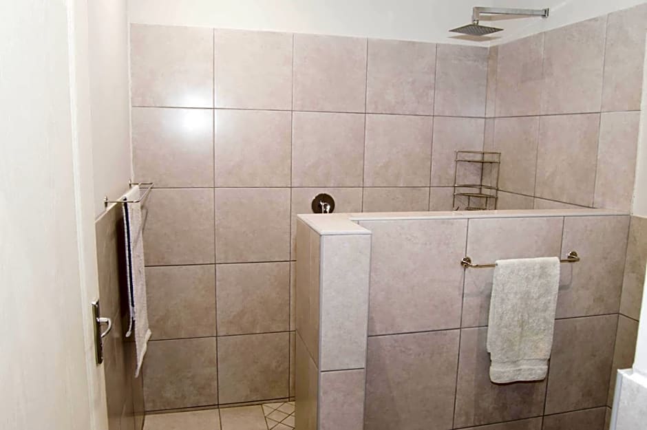 870 on Riverview Drive