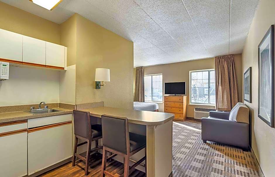 Extended Stay America Select Suites - Chicago - Lombard - Oakbrook