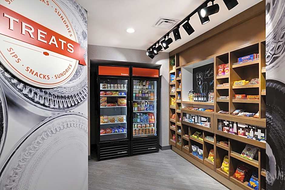 Hampton Inn By Hilton & Suites Marina