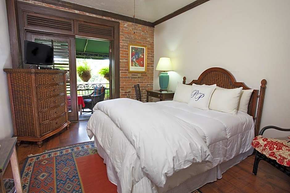 Photo 1 of 7 of 1 Queen Bed, Park View, Balcony