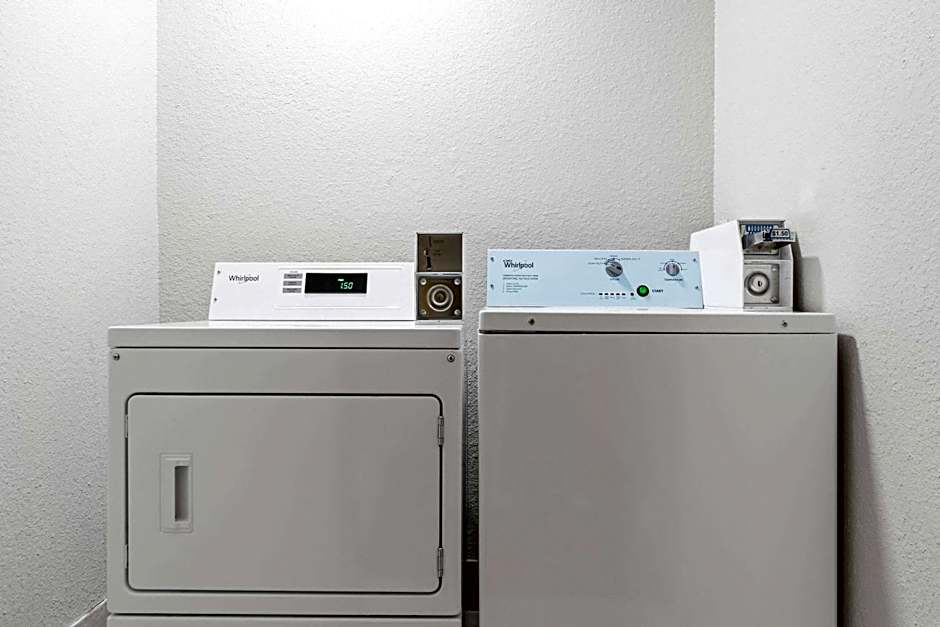 Super 8 by Wyndham Elizabethtown