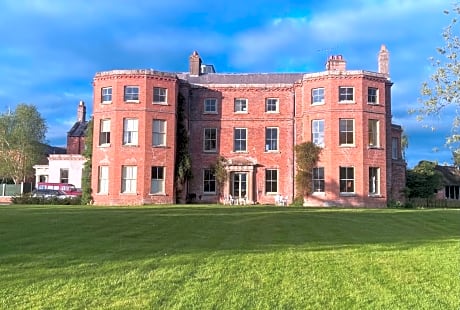 Caynham Court