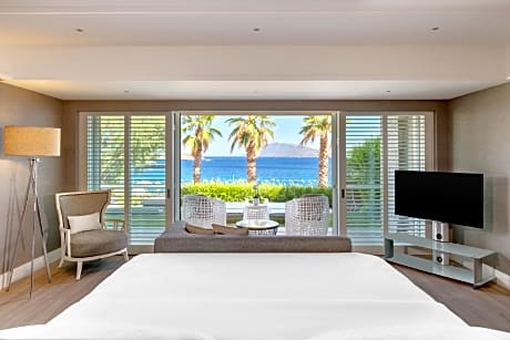 Deluxe Marine Suite, Suite, 1 King, Seafront, Balcony