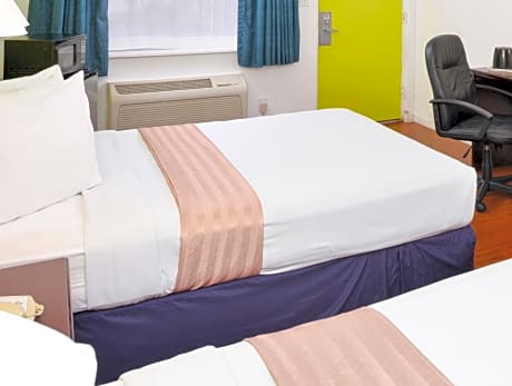 2 Queen Beds, Efficiency, Suite, Nonsmoking