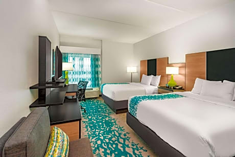 Queen Room with Two Queen Beds and Bath Tub - Mobility/Hearing Access - Non-Smoking