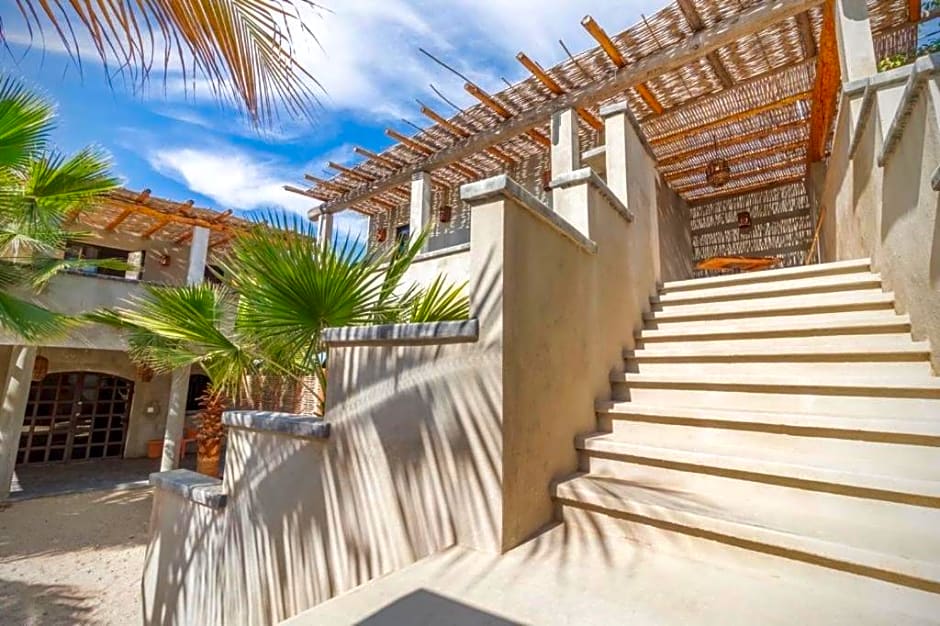Pure Baja Private Suites-Upscale Property with Infinity Pool and Lush Gardens