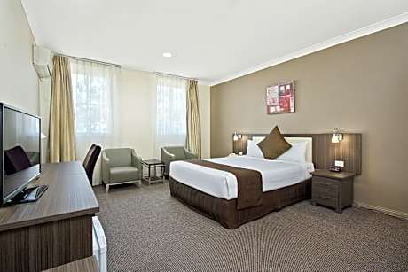 Executive Queen Room - Non-Smoking