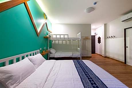 Deluxe Family Suite