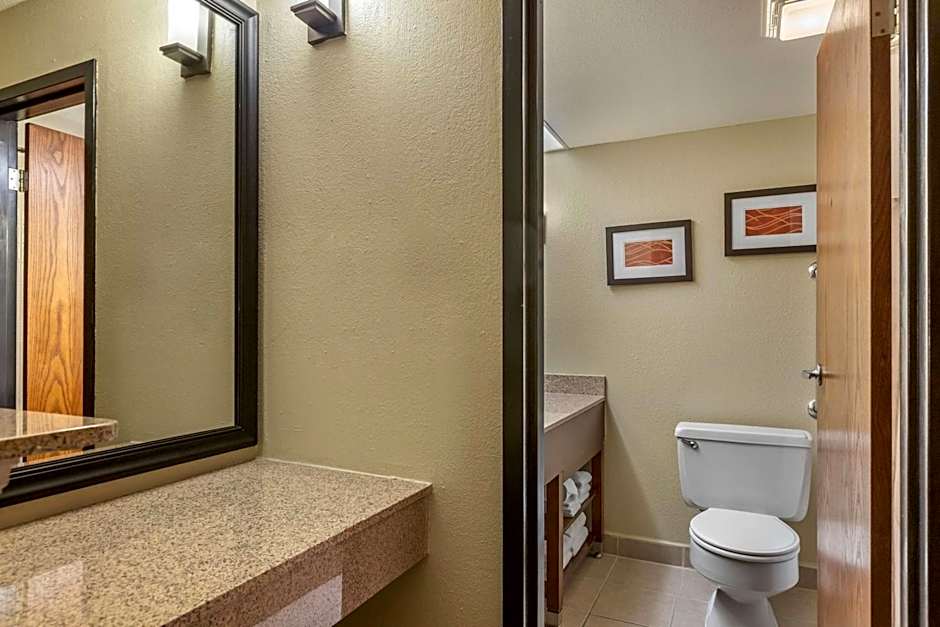 Comfort Inn Grand Rapids Airport