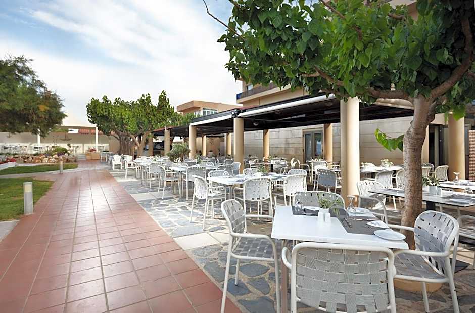 Giannoulis – Santa Marina Beach Hotel